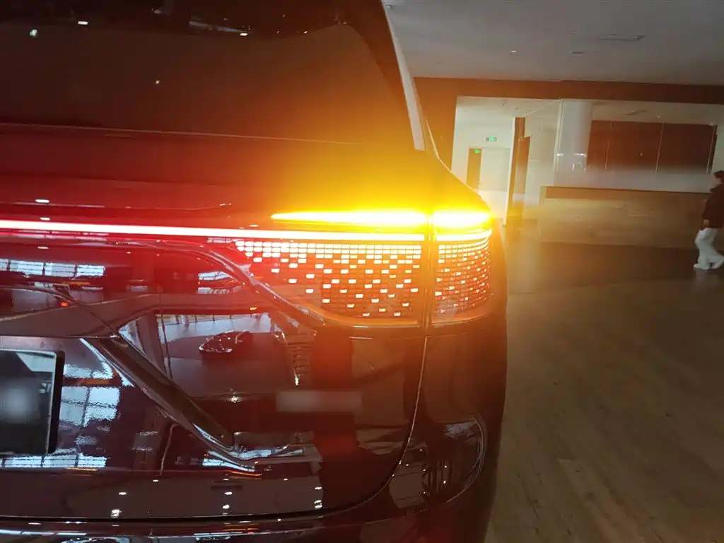 Wenjie M9 2025 extended range Ultra version 52kWh 5-seat version 192-line lidar) купить на сайте DeffCars