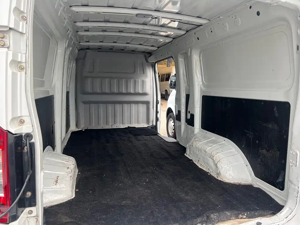 Yufeng EM27 2024 model EM27 CATL 41.86kWh купить на сайте DeffCars