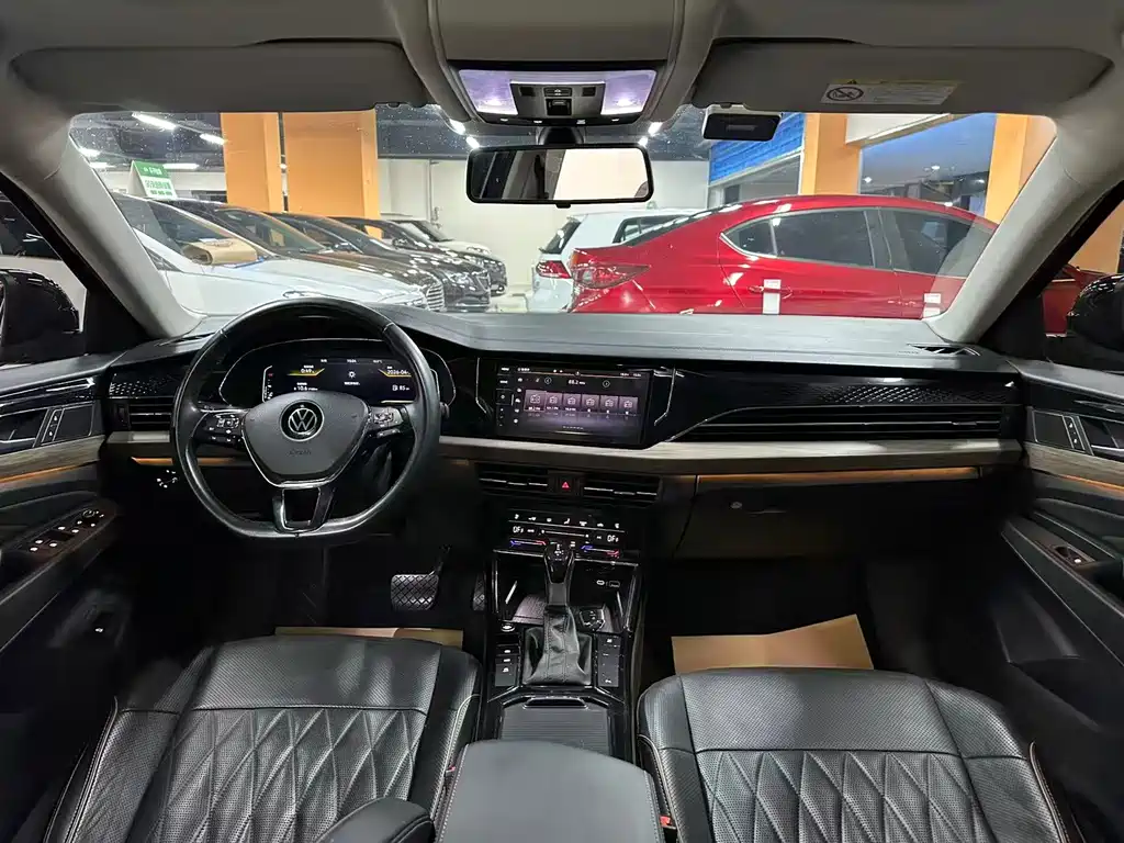 Passat 2020 facelift 330TSI Deluxe Edition National VI купить на сайте DeffCars