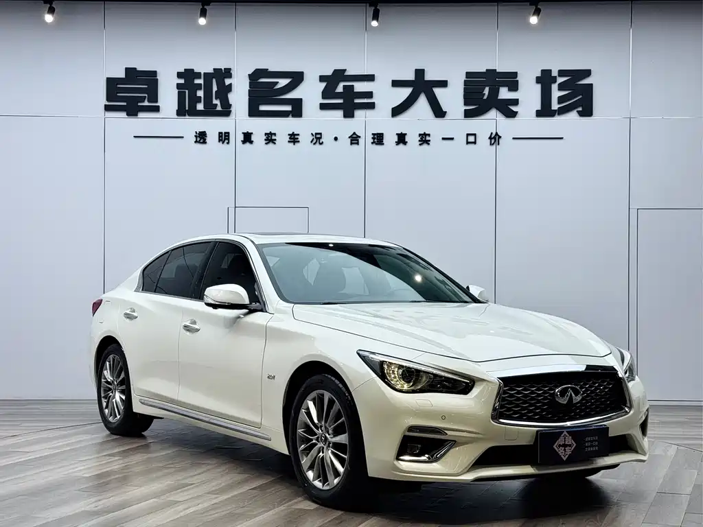 Infiniti Q50L 2018 2.0T Premium Edition National VI купить на сайте DeffCars