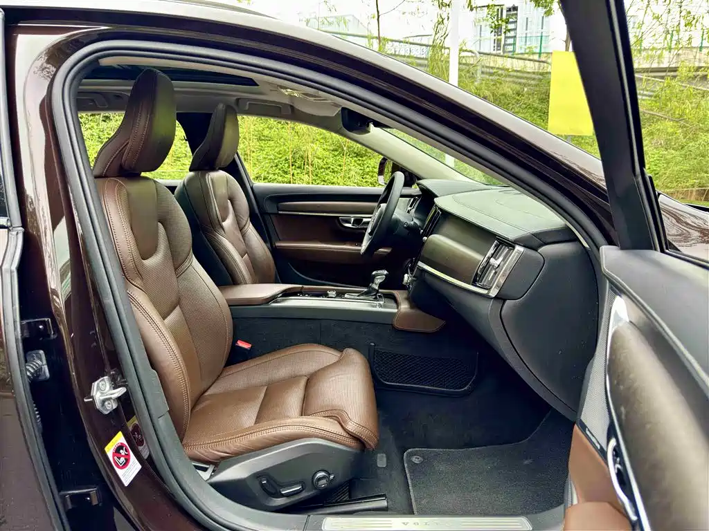 Volvo V90 2019 Cross Country T5 AWD Zhizun Edition National V купить на сайте DeffCars