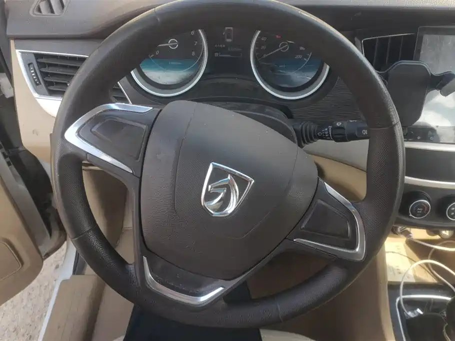 Baojun 730 2016 1.5L manual value model 7 seats National V купить на сайте DeffCars