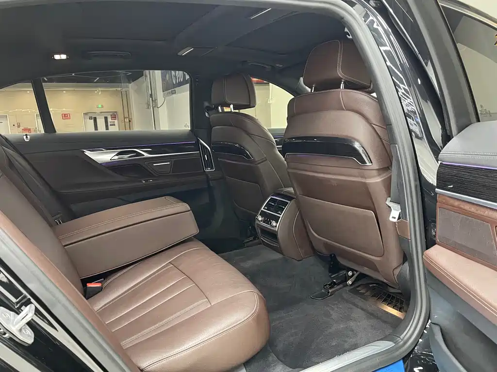 BMW 7 Series 2018 730Li Leading M Sports Package купить на сайте DeffCars