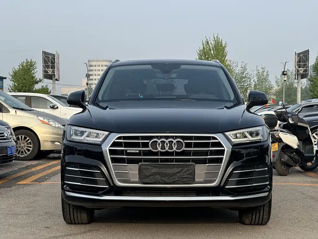 Audi Q5L 2020 40 TFSI enjoys fashionable style купить на сайте DeffCars