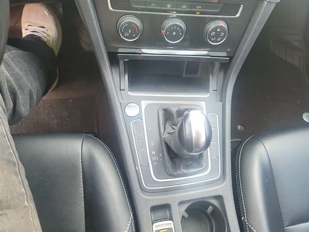 Golf 2020 Beloved Edition 200TSI DSG Comfortable and Enterprising Edition купить на сайте DeffCars
