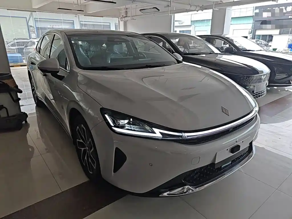 Baojun Xiangjing 2025 plug-in hybrid 140km standard version купить на сайте DeffCars