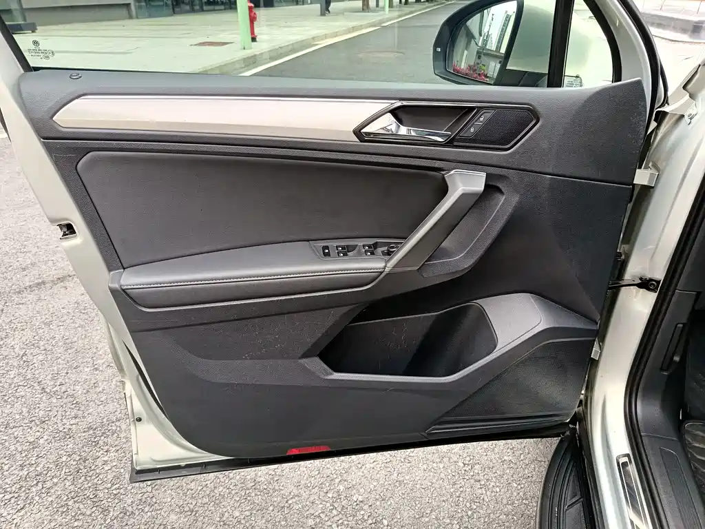 Tiguan L 2019 facelift 330TSI automatic two-wheel drive panoramic comfort version National VI купить на сайте DeffCars