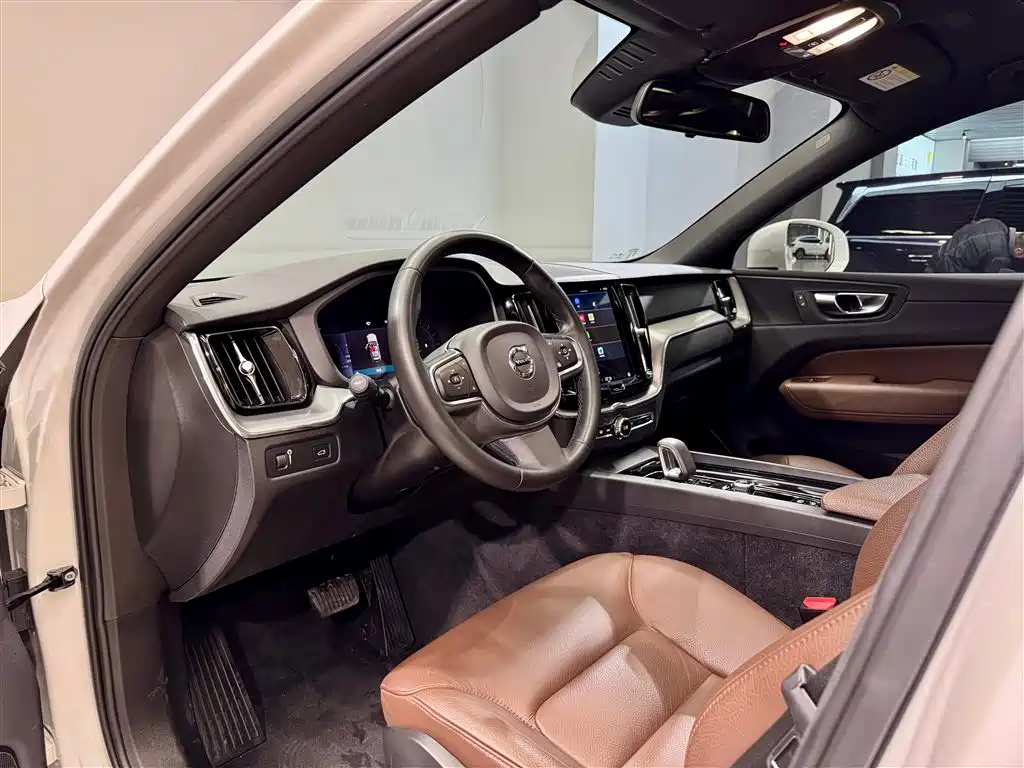 Volvo XC60 2022 B5 four-wheel drive Zhiyi Luxury Edition купить на сайте DeffCars