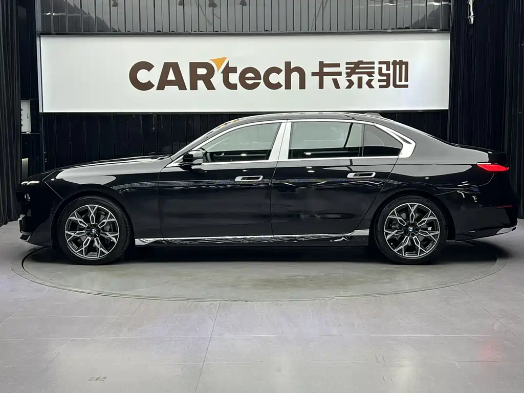 BMW 7 Series 2023 735Li Luxury Package купить на сайте DeffCars