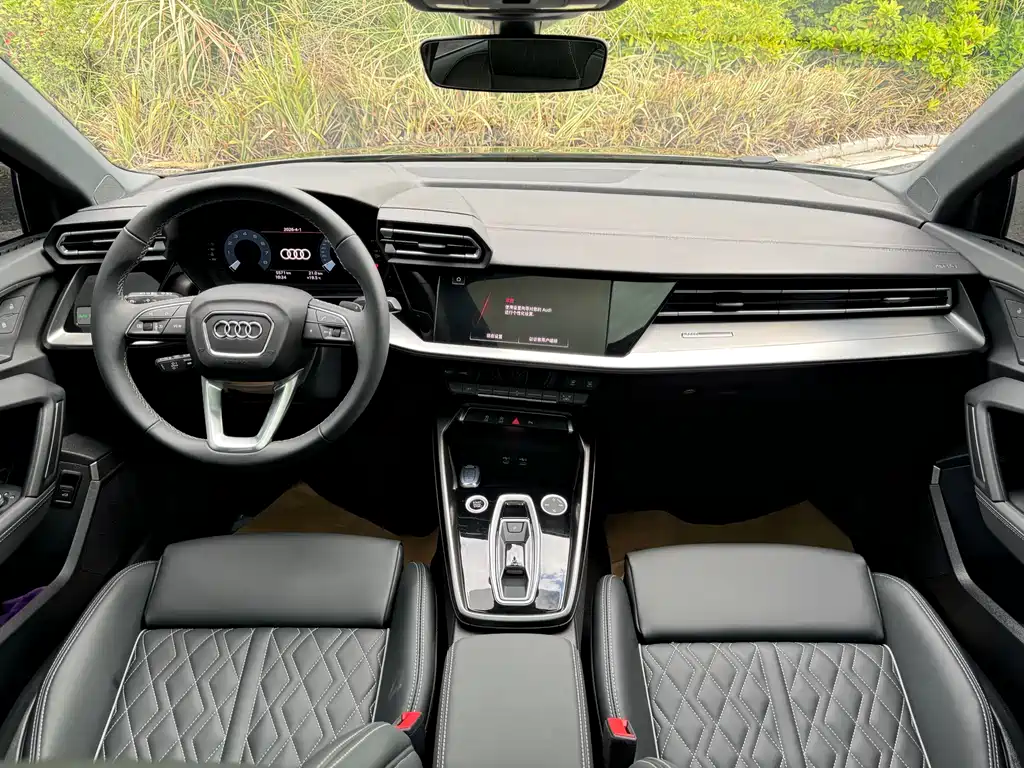 Audi A3 2025 A3L Limousine 35TFSI Flying Spur Exclusive купить на сайте DeffCars