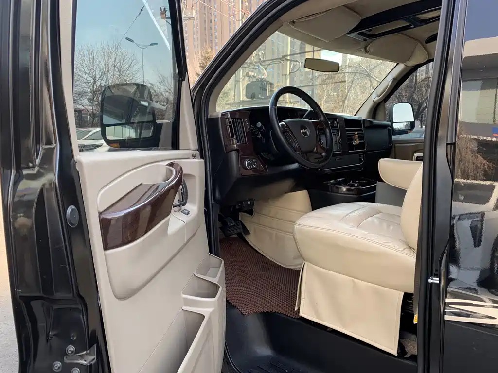 SAVANA 2011 5.3L Business Star 7-seater купить на сайте DeffCars