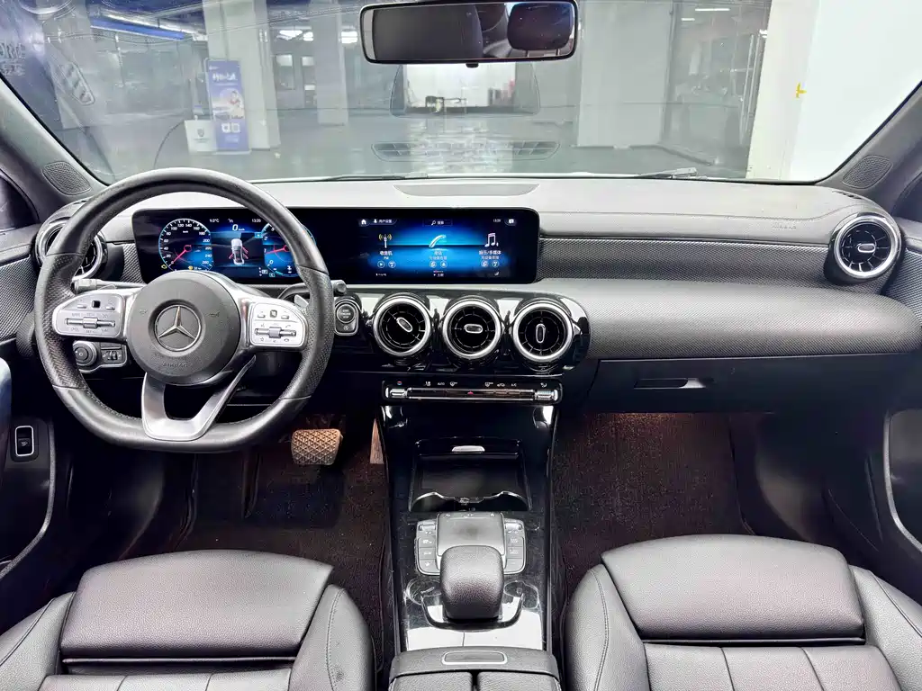 Mercedes-Benz A-Class 2019 A 180 L Sports Sedan купить на сайте DeffCars