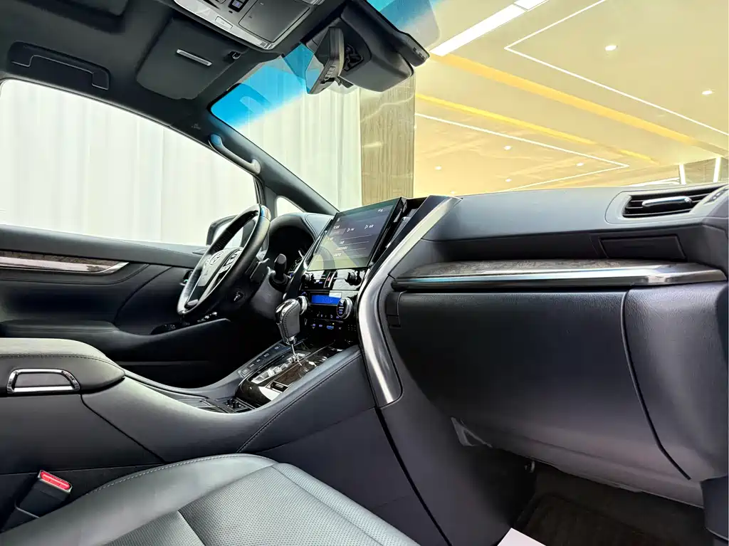 Wilfa 2023 Crown Dual Engine 2.5L HV Premium Edition купить на сайте DeffCars