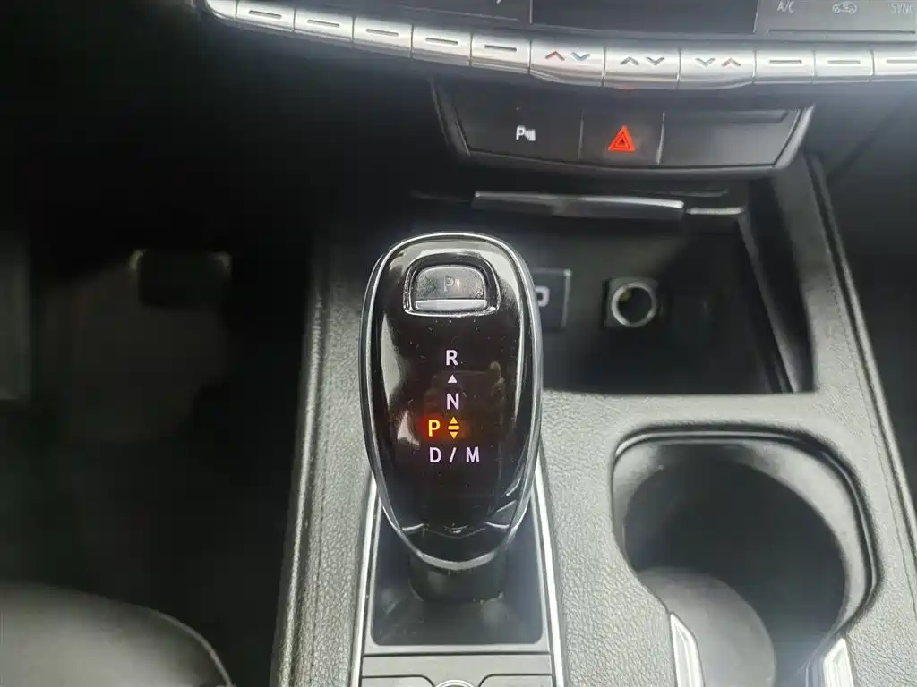 Cadillac XT4 2021 28T two-wheel drive technology купить на сайте DeffCars