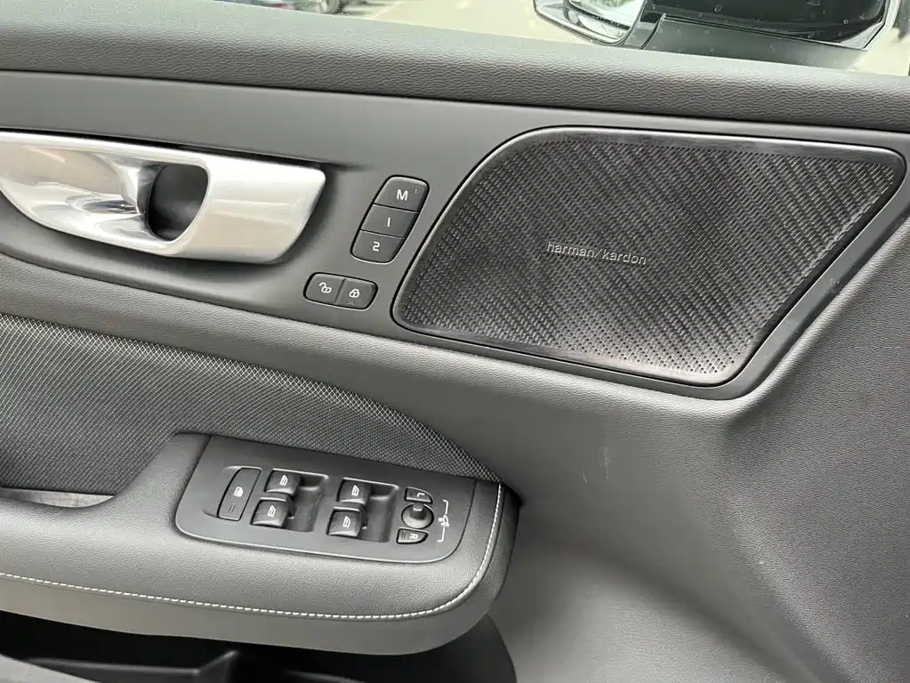 Volvo S60 2024 B5 Zhiya Sports Edition купить на сайте DeffCars