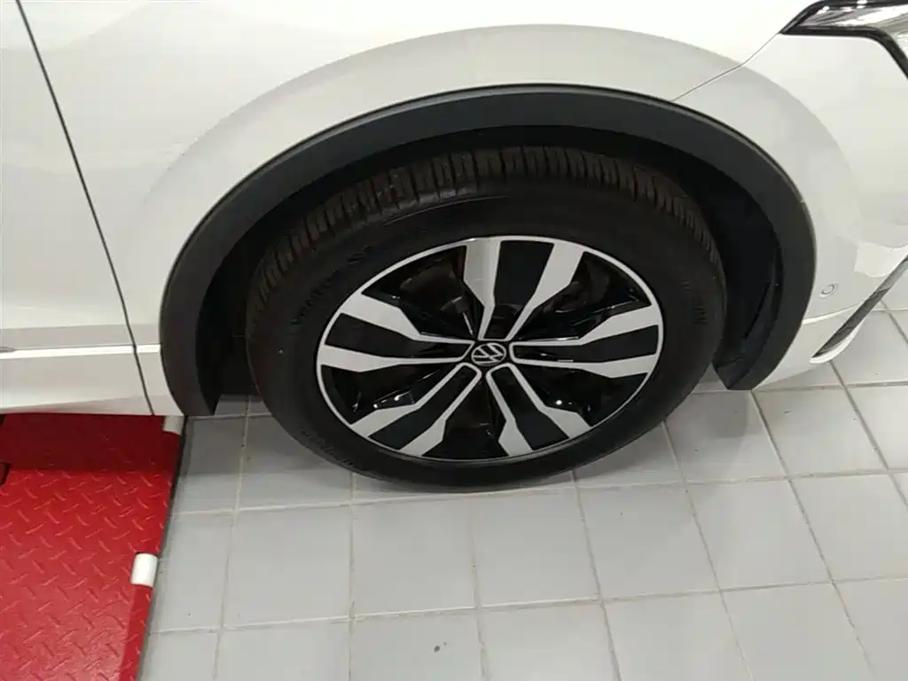 Tiguan L 2024 330TSI automatic two-wheel drive R-Line version купить на сайте DeffCars