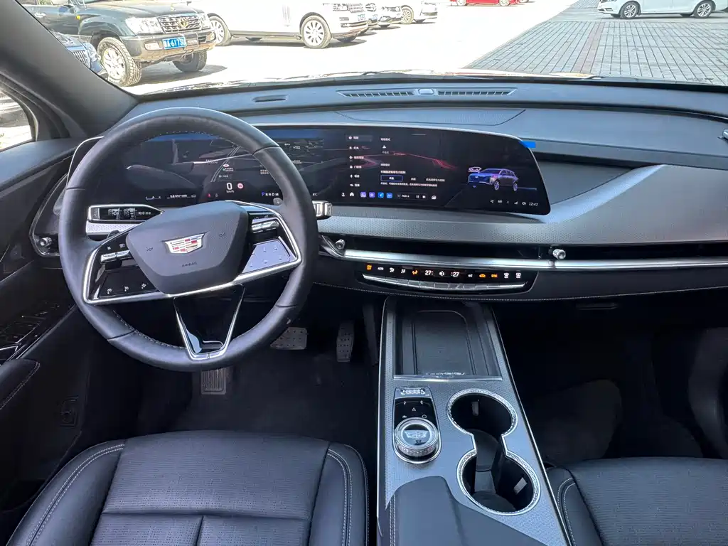 Cadillac XT5 2026 2.0T Metropolis купить на сайте DeffCars