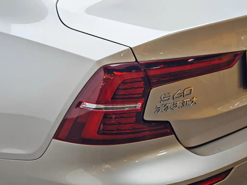 Volvo S60 2023 B4 Zhiyi Luxury Edition купить на сайте DeffCars