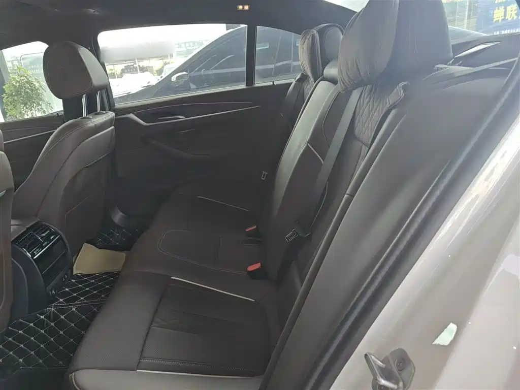 BMW 5 Series 2023 facelift 530Li leading M sports package купить на сайте DeffCars