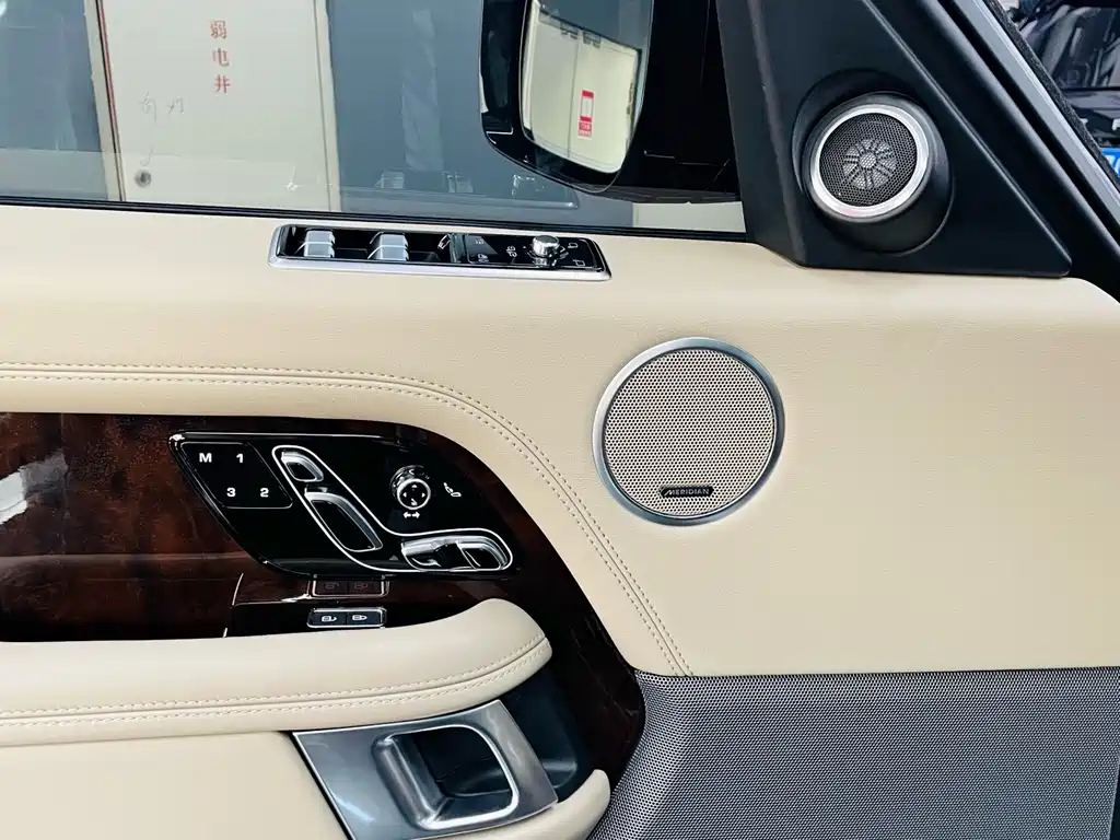 Range Rover 2022 3.0 L6 400PS Legendary Extended Classic Edition купить на сайте DeffCars