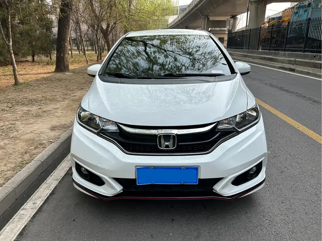 Fit 2018 1.5L CVT Fashion Edition купить на сайте DeffCars