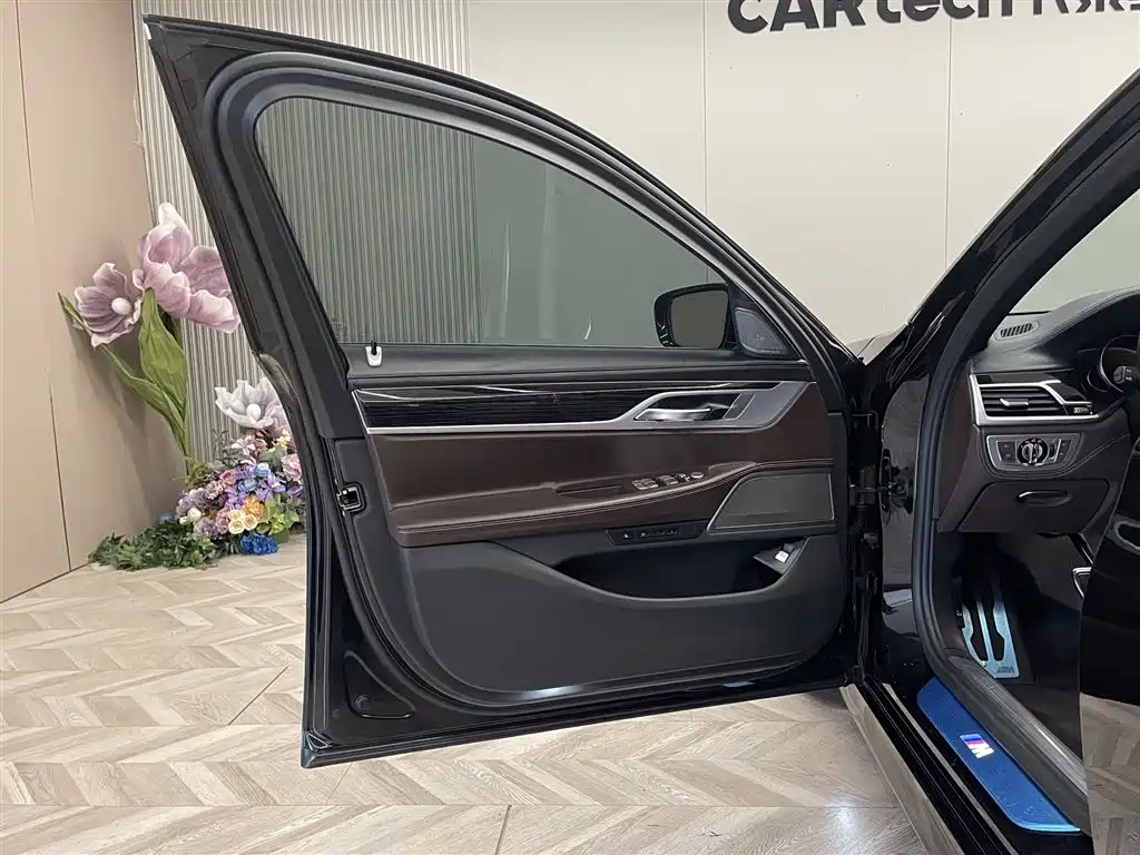 BMW 7 Series 2018 730Li Exclusive M Sports Package купить на сайте DeffCars