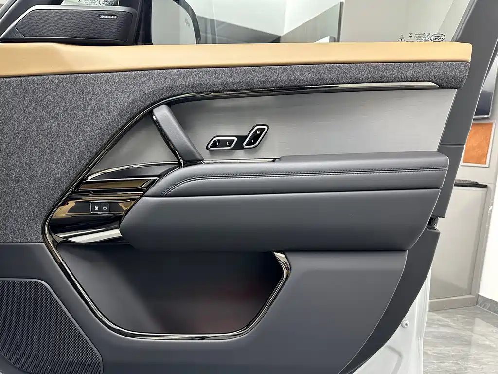 Range Rover Sport 2024 400PS Dynamic SE купить на сайте DeffCars