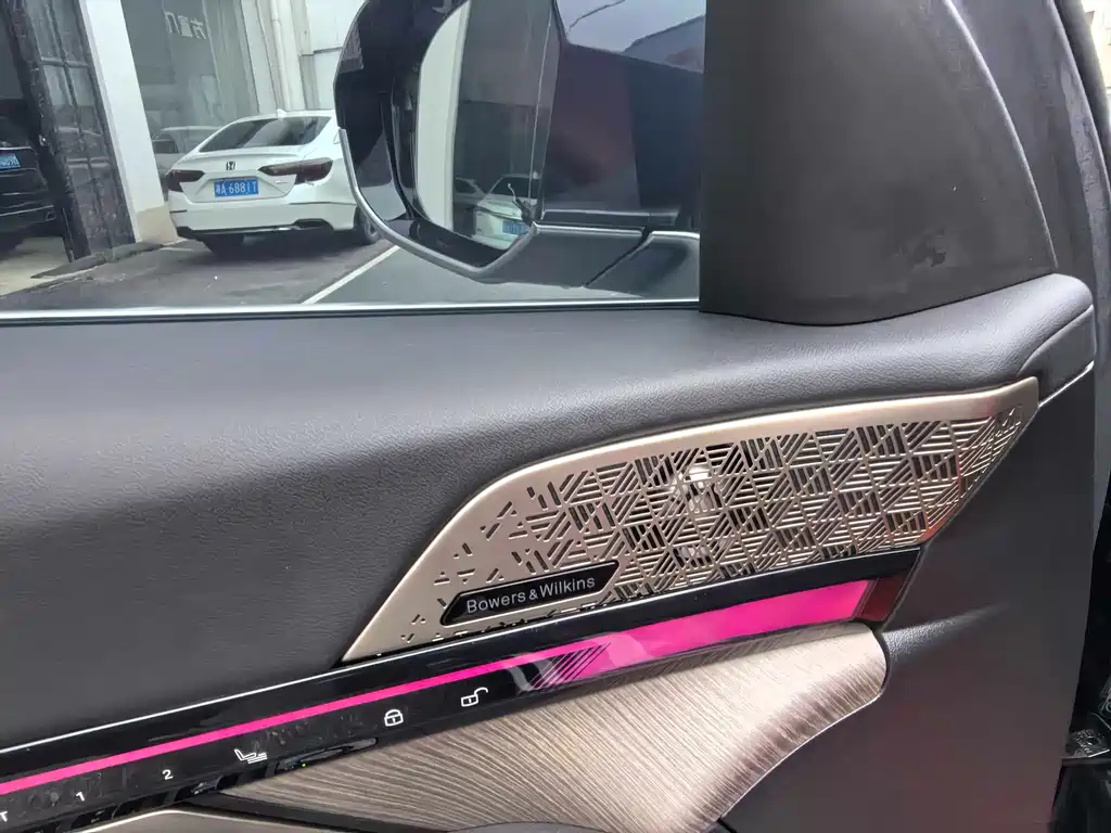 BMW 5 Series 2025 530Li Exclusive M Sports Package купить на сайте DeffCars