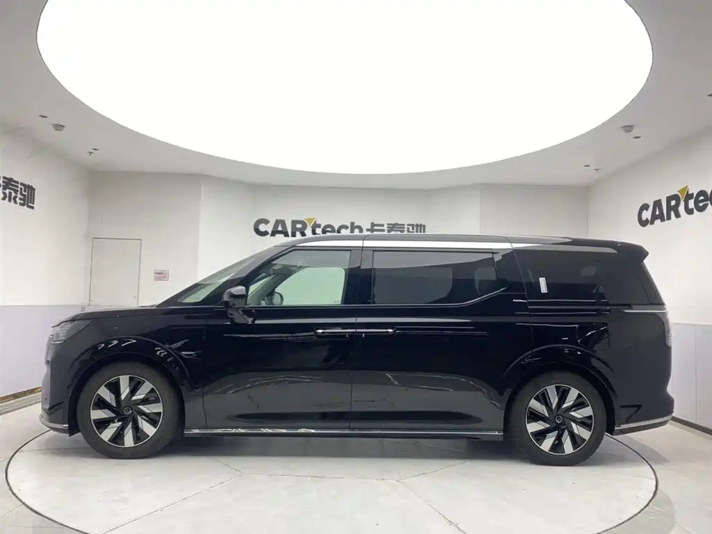 Volvo EM90 2025 Ultra six-seater купить на сайте DeffCars