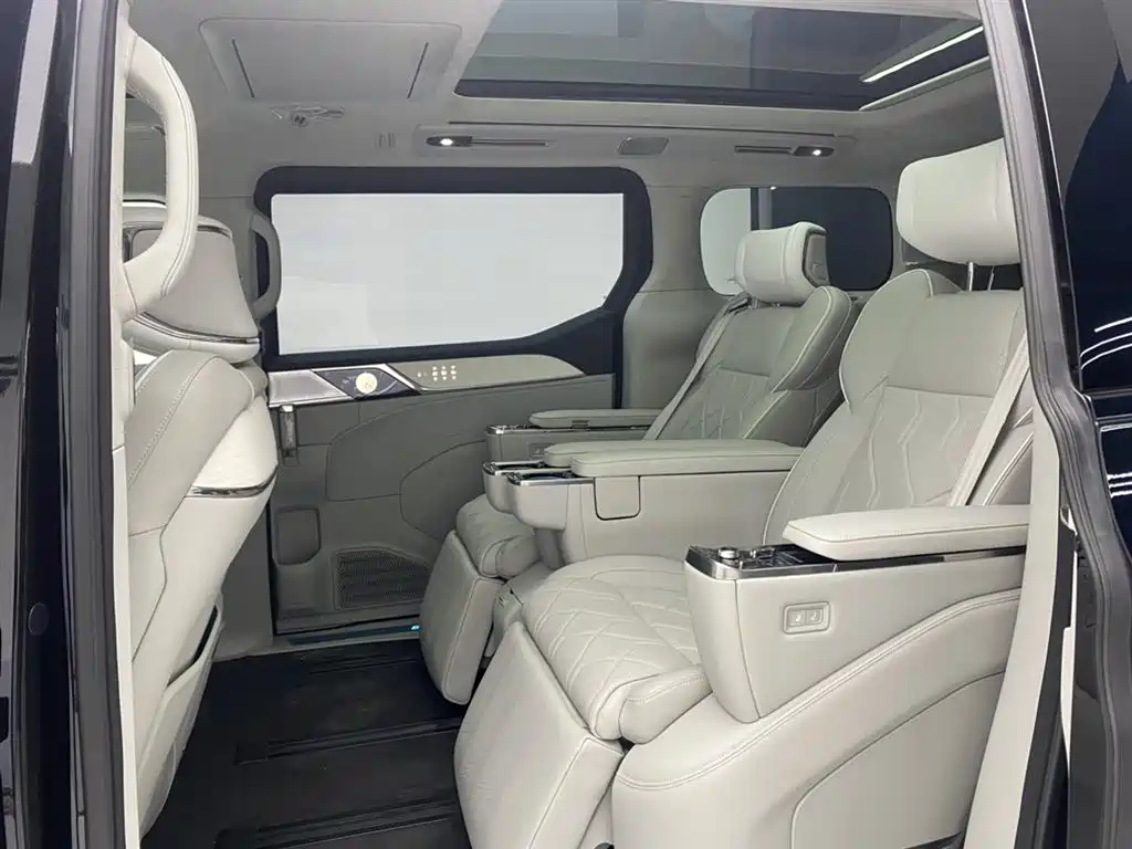 Volvo EM90 2025 Ultra six-seater купить на сайте DeffCars
