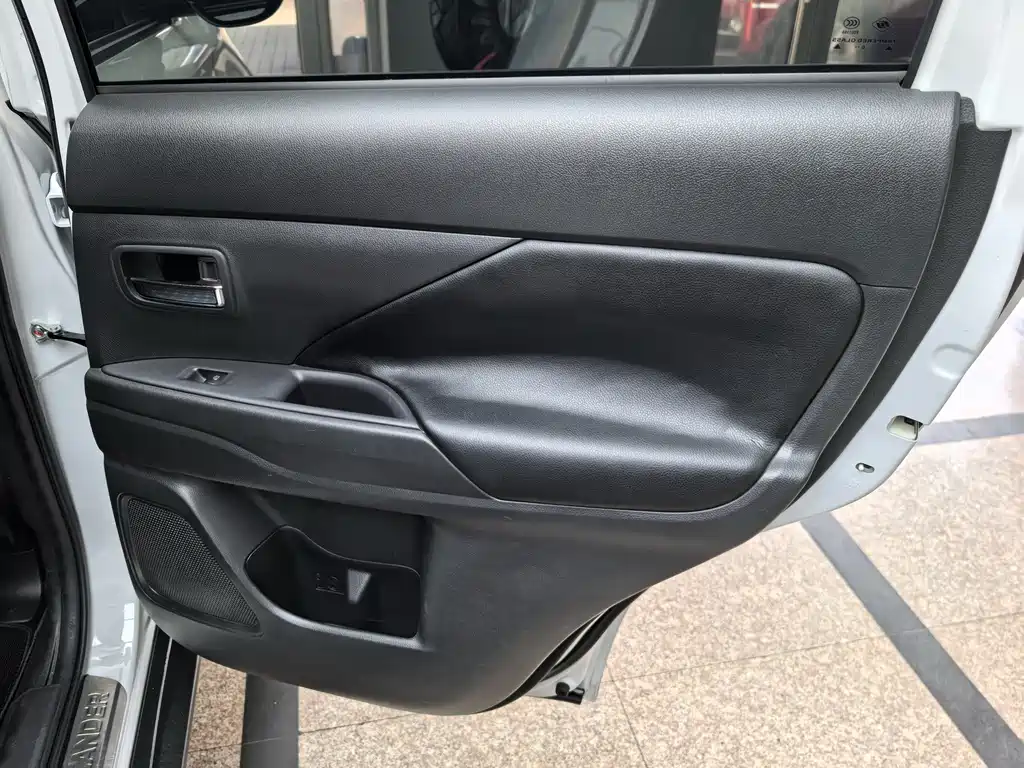 Outlander 2020 2.0L 2WD Smooth Edition 5 seats купить на сайте DeffCars