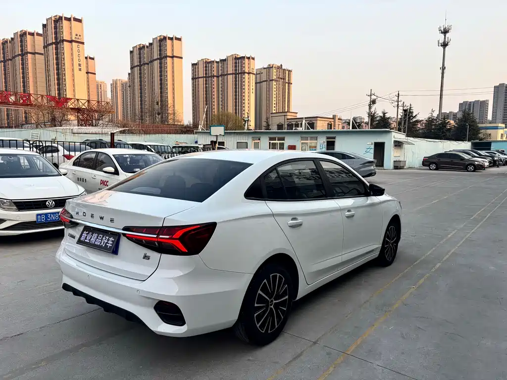 Roewe i5 2021 1.5L CVT Star Edition купить на сайте DeffCars