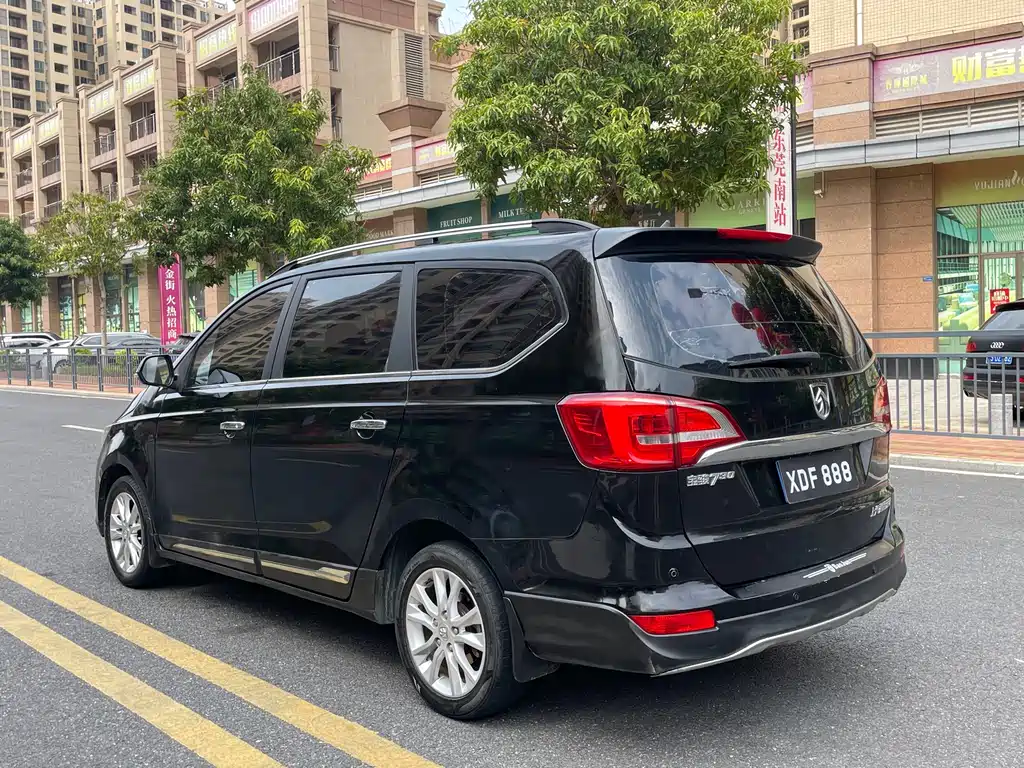 Baojun 730 2016 1.5L manual comfort type 7 seats National V купить на сайте DeffCars