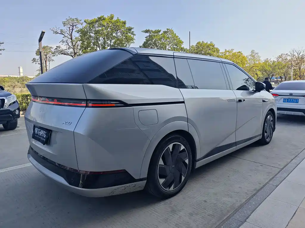 Xpeng X9 2024 Model 610 Long Battery Life Pro купить на сайте DeffCars