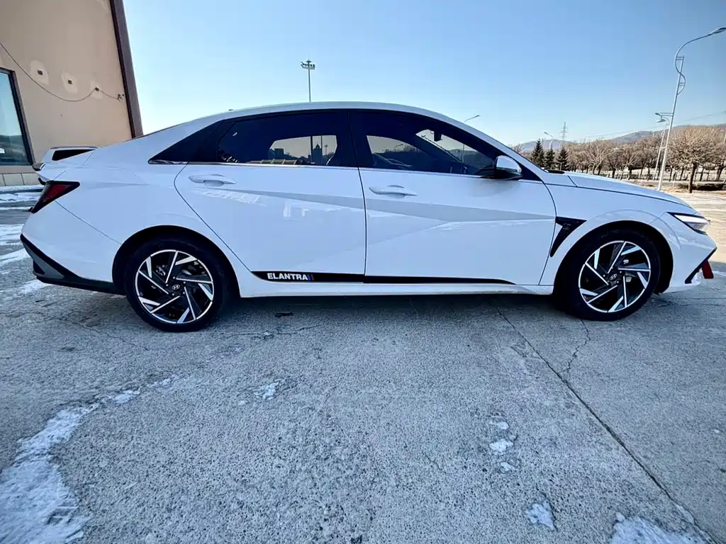 Elantra 2023 1.5L CVT LUX Premium Edition купить на сайте DeffCars