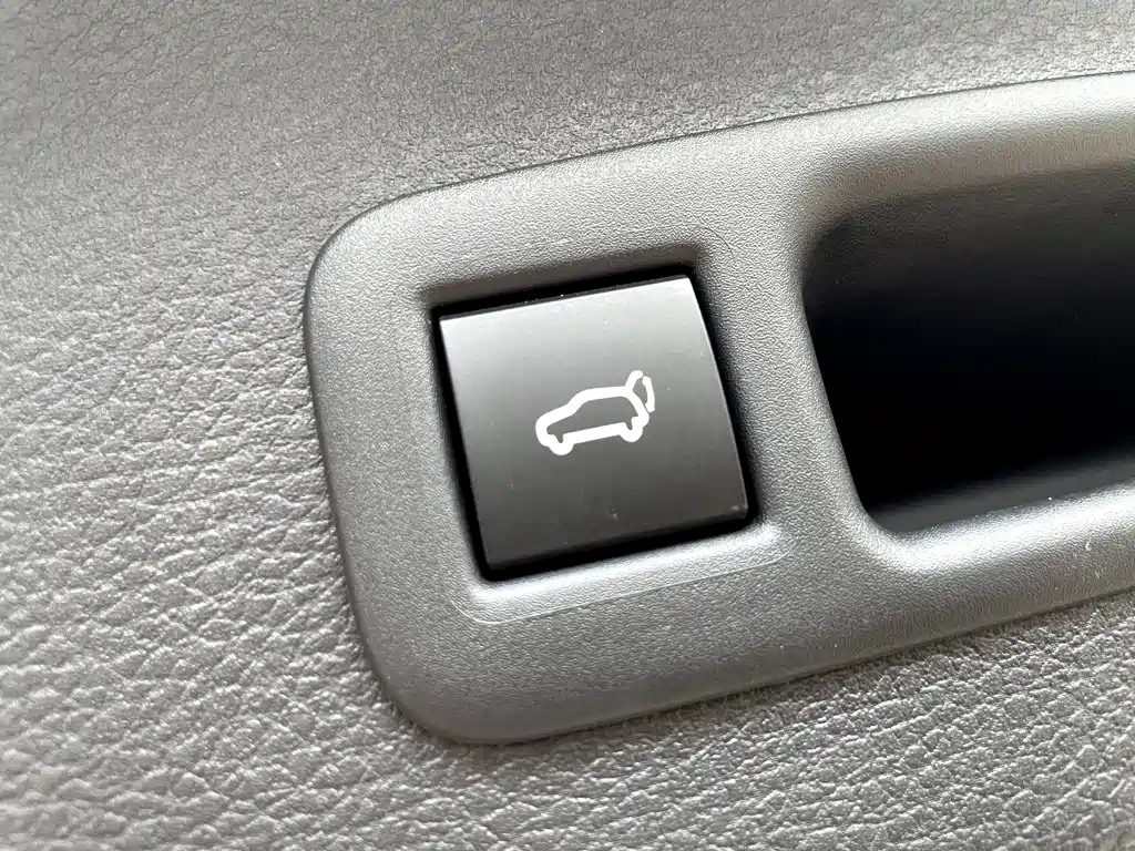 SIENNA 2026 2.5L dual-engine two-wheel drive comfort version купить на сайте DeffCars