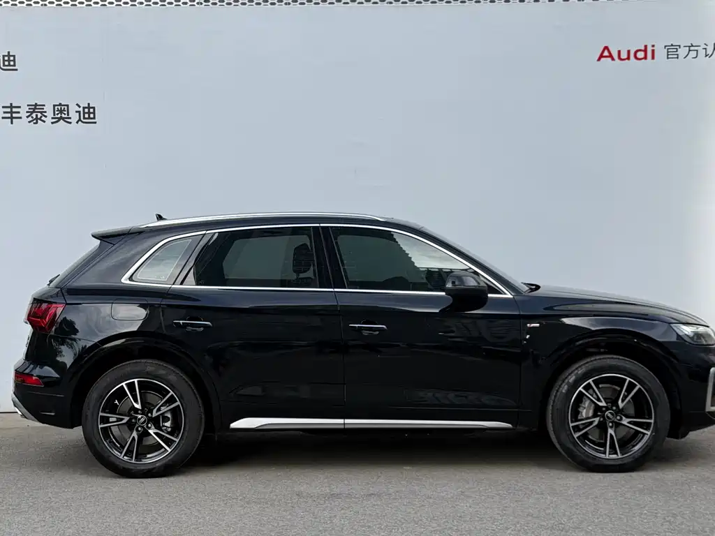 Audi Q5L 2025 40 TFSI fashionable and dynamic купить на сайте DeffCars