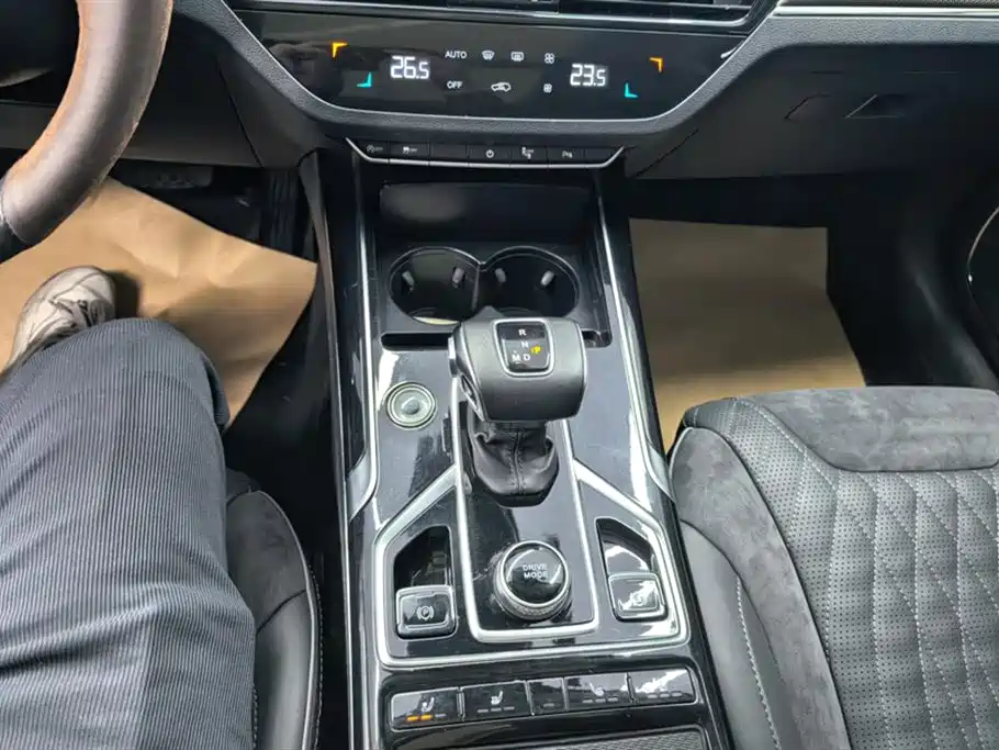 Hongqi HS5 2022 facelift 2.0T Zhilian Flagship Edition купить на сайте DeffCars