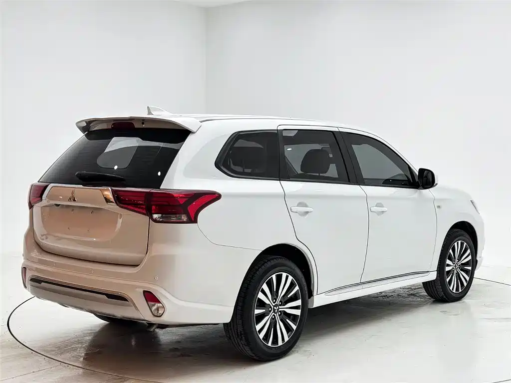 Outlander 2021 2.0L 2WD Smooth Edition 5 seats купить на сайте DeffCars
