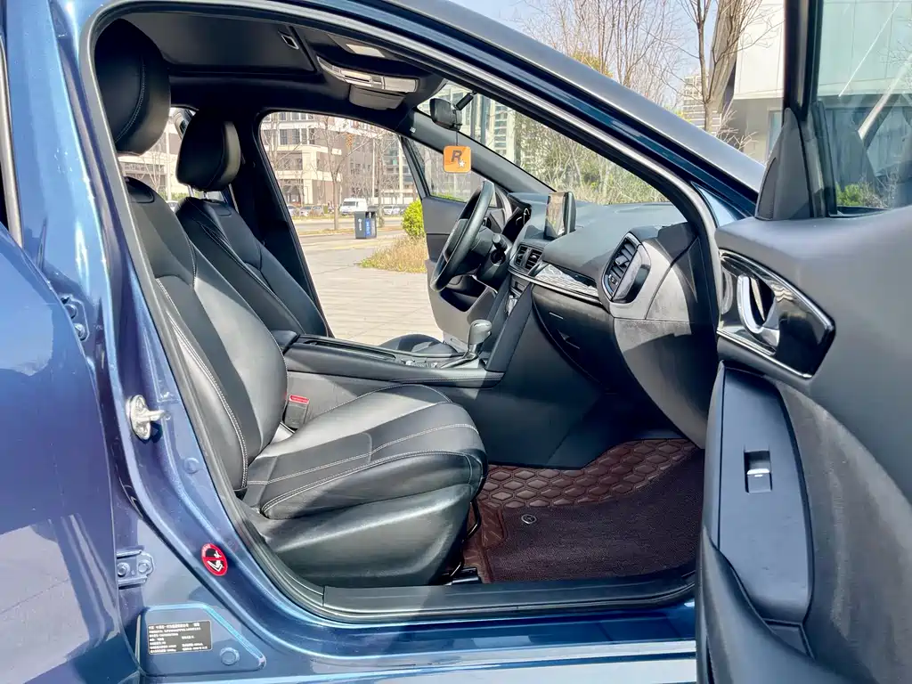 Mazda CX-4 2020 2.0L automatic two-wheel drive Blue Sky Vibrant Edition купить на сайте DeffCars