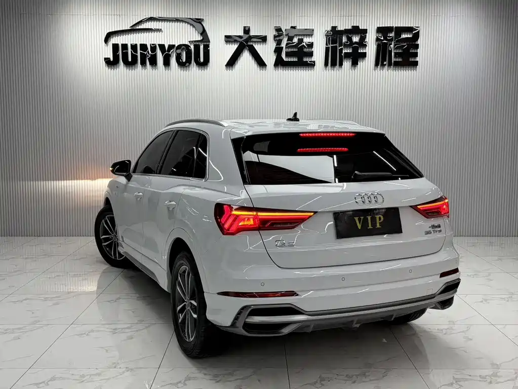 Audi Q3 2022 35 TFSI aggressive and dynamic купить на сайте DeffCars