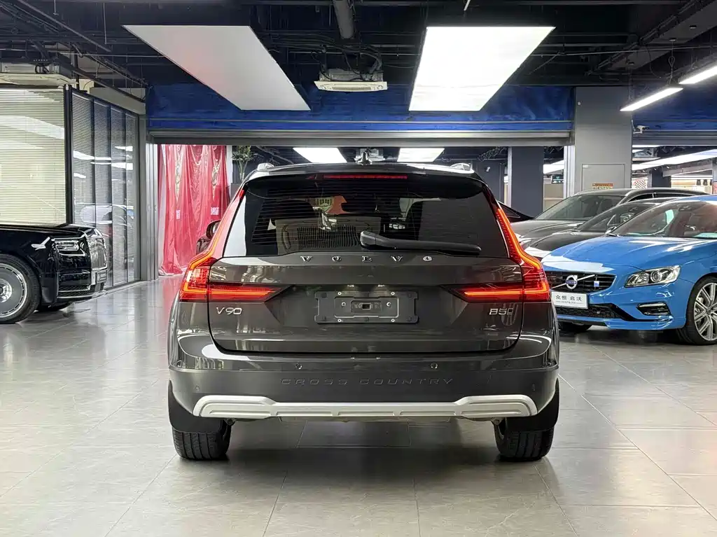 Volvo V90 2024 Cross Country B5 AWD Zhiyuan Edition купить на сайте DeffCars