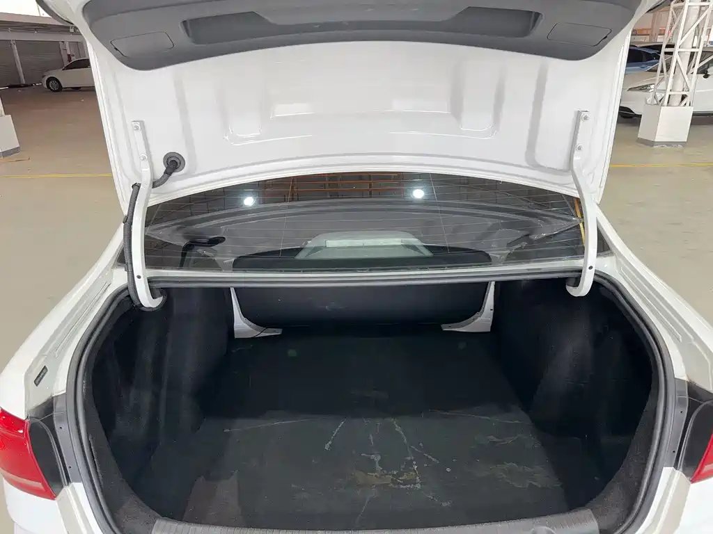 Lavida 2017 1.6L automatic fashion version купить на сайте DeffCars