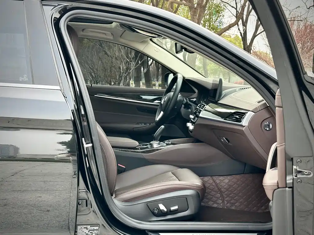 BMW 5 Series 2021 525Li Luxury Package купить на сайте DeffCars