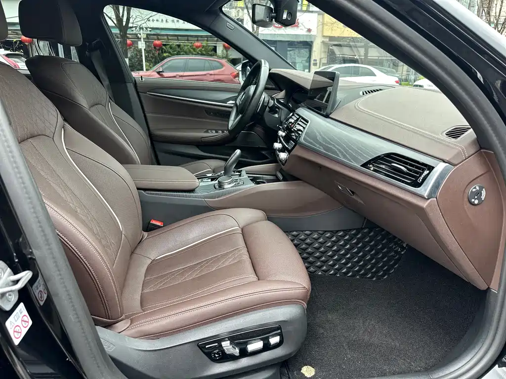 BMW 5 Series 2023 facelift 530Li exclusive M sports package купить на сайте DeffCars