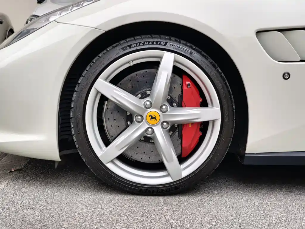 GTC4Lusso 2017 3.9T V8 купить на сайте DeffCars