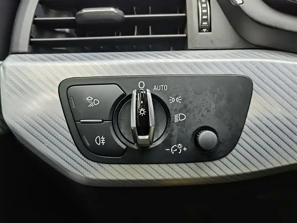 Audi A4L 2018 30th Anniversary Model 40 TFSI Fashion Model купить на сайте DeffCars