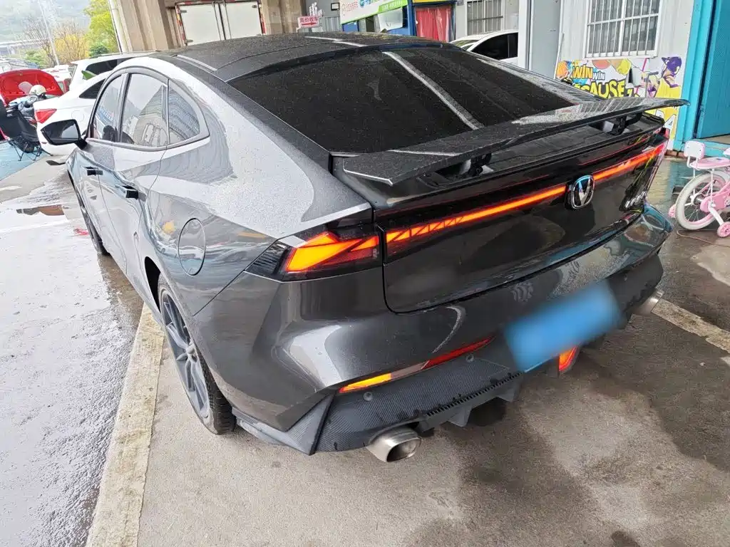 Changan UNI-V 2022 1.5T premium model купить на сайте DeffCars