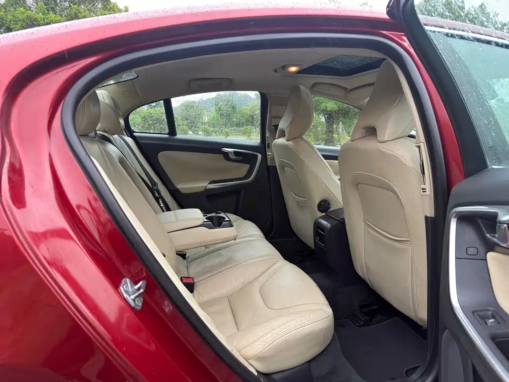 Volvo S60 imported 2014 T5 Zhiyi Edition купить на сайте DeffCars