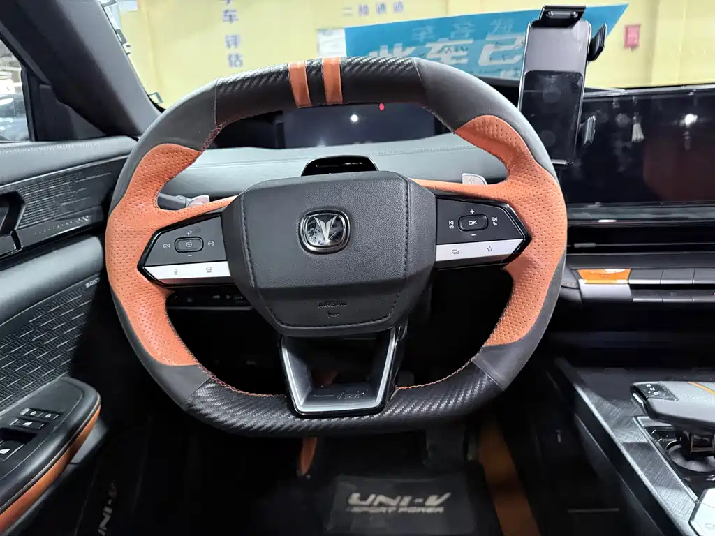 长安UNI-V 2023款 1.5T 智慧领航型 купить на сайте DeffCars